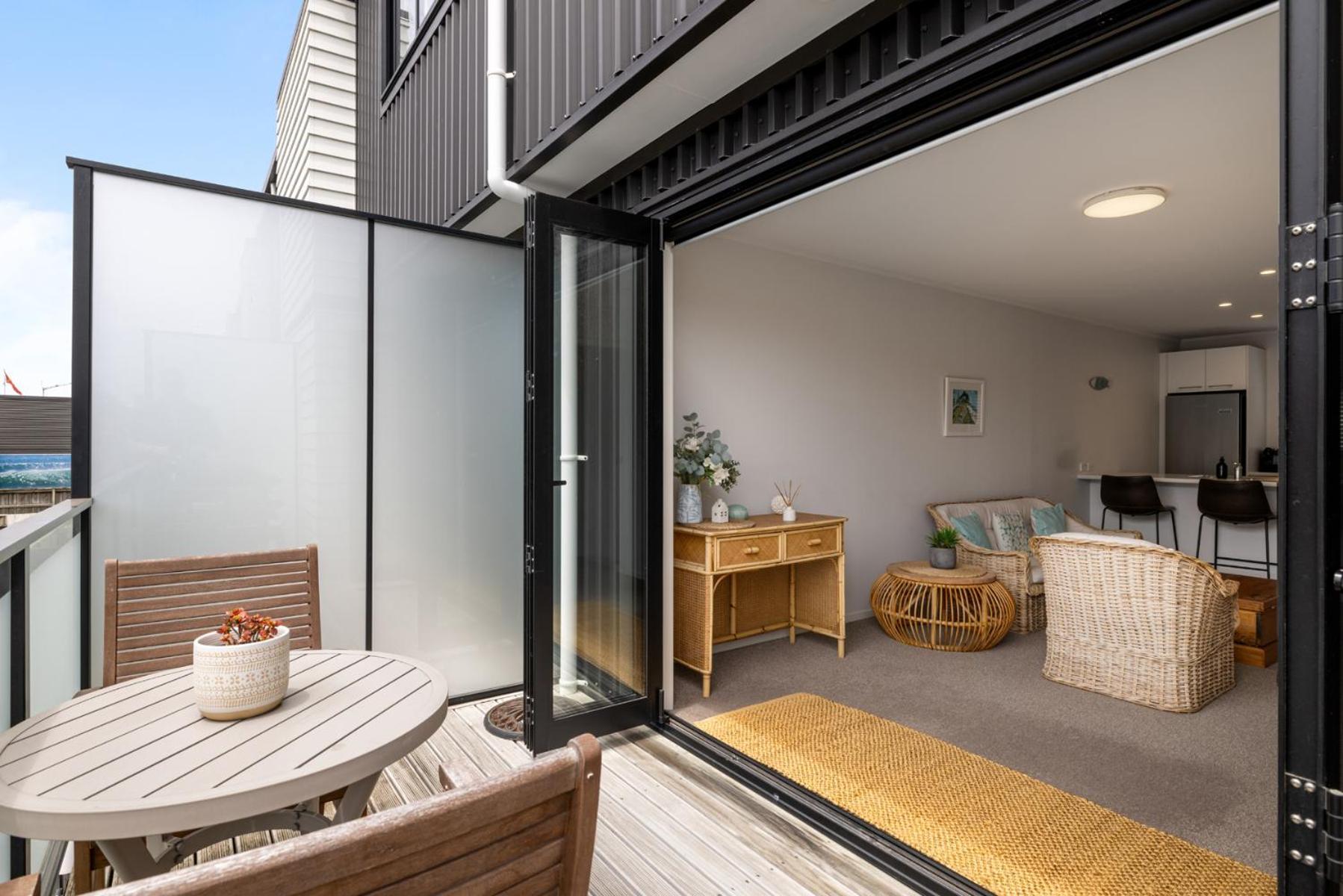 Centrally Located- Modern Sunny Townhouse 마운트마운가누이 외부 사진